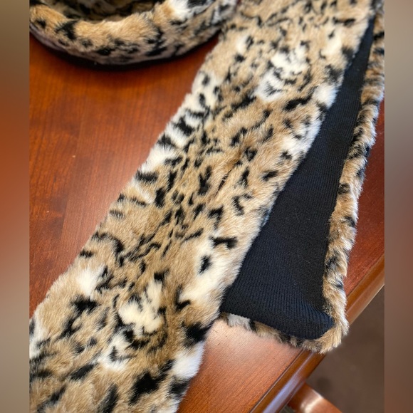 Preston & York cheetah hat and scarf - Picture 4 of 12